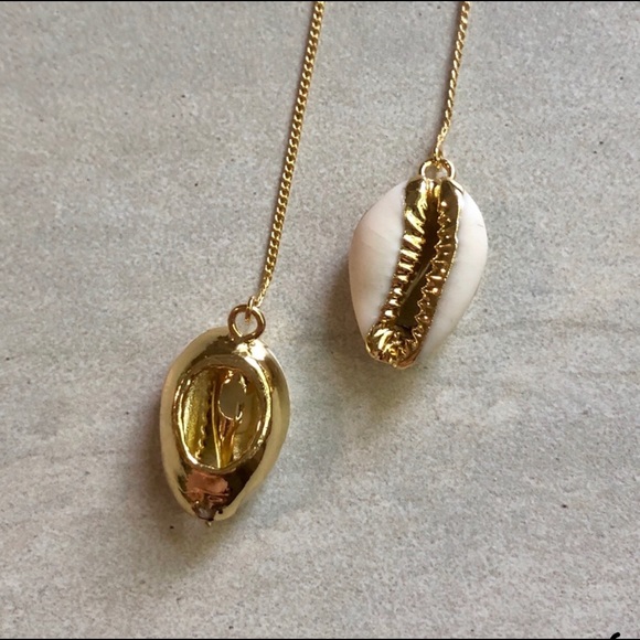 Estrella and Luna Gold Boho Earings Cowrie Shell - Picture 3 of 6